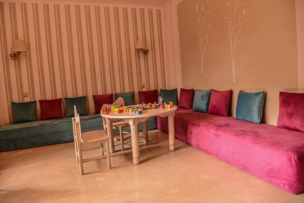 Beautiful, Great Equipped 122 M Holiday Apartment Near Majorelle Garden And Gueliz With Pool Views And A Large Balcony And Terrace マラケシュ