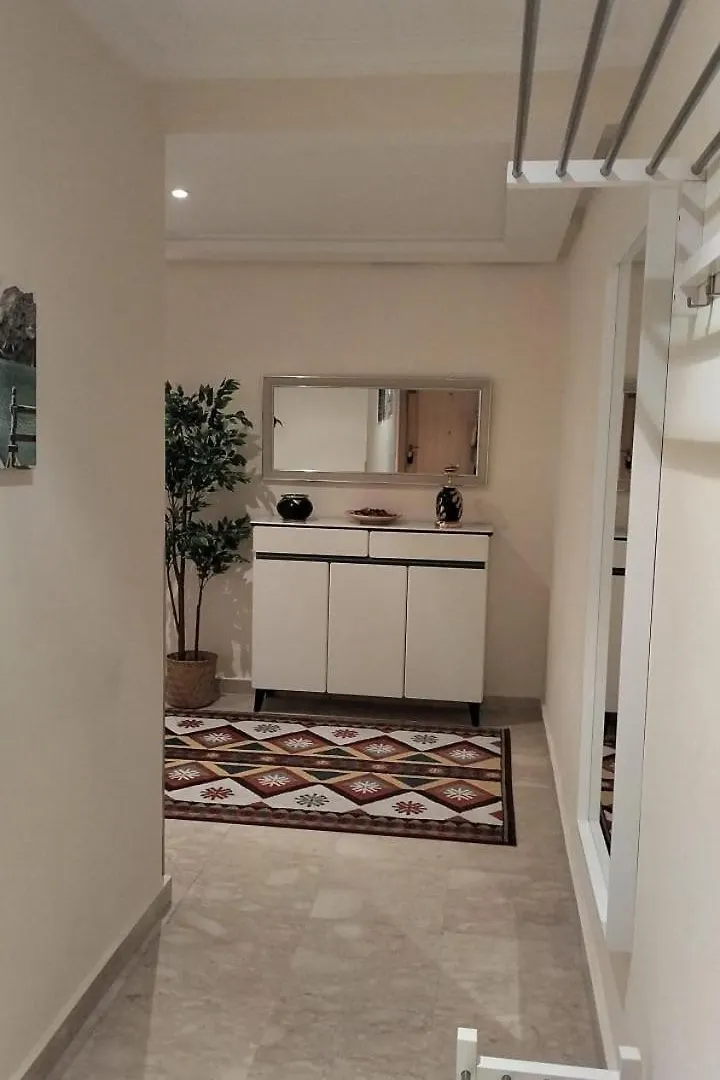 Beautiful, Great Equipped 122 M Holiday Apartment Near Majorelle Garden And Gueliz With Pool Views And A Large Balcony And Terrace マラケシュ