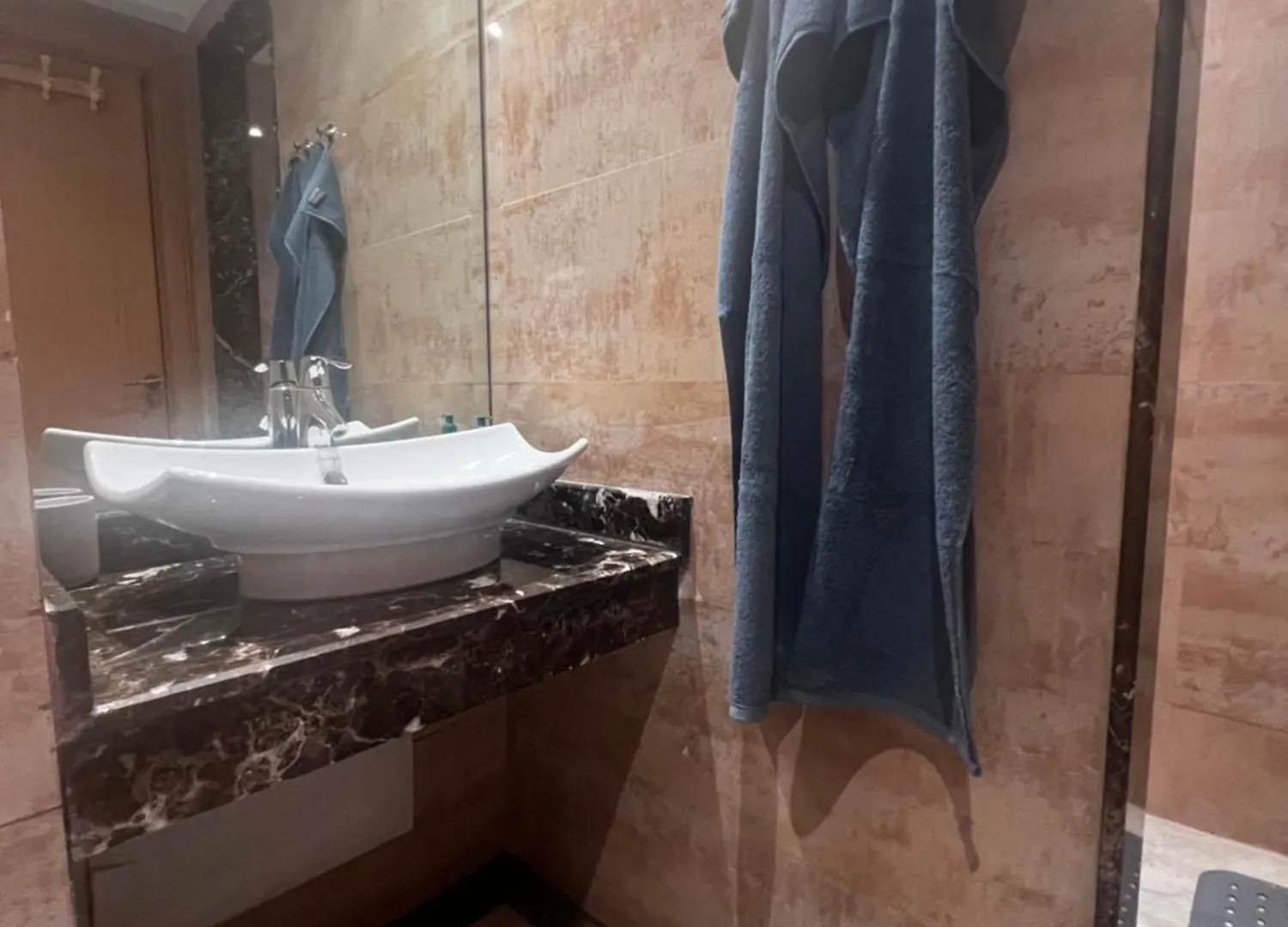 Beautiful, Great Equipped 122 M Holiday Apartment Near Majorelle Garden And Gueliz With Pool Views And A Large Balcony And Terrace マラケシュ モロッコ