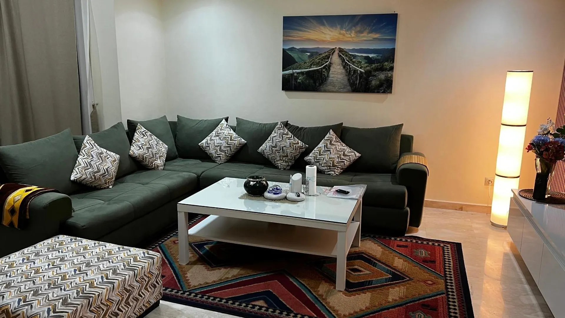 Beautiful, Great Equipped 122 M Holiday Apartment Near Majorelle Garden And Gueliz With Pool Views And A Large Balcony And Terrace マラケシュ