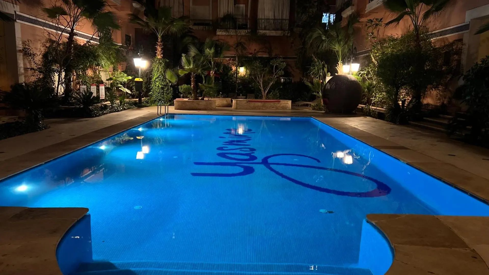 Beautiful, Great Equipped 122 M Holiday Apartment Near Majorelle Garden And Gueliz With Pool Views And A Large Balcony And Terrace マラケシュ